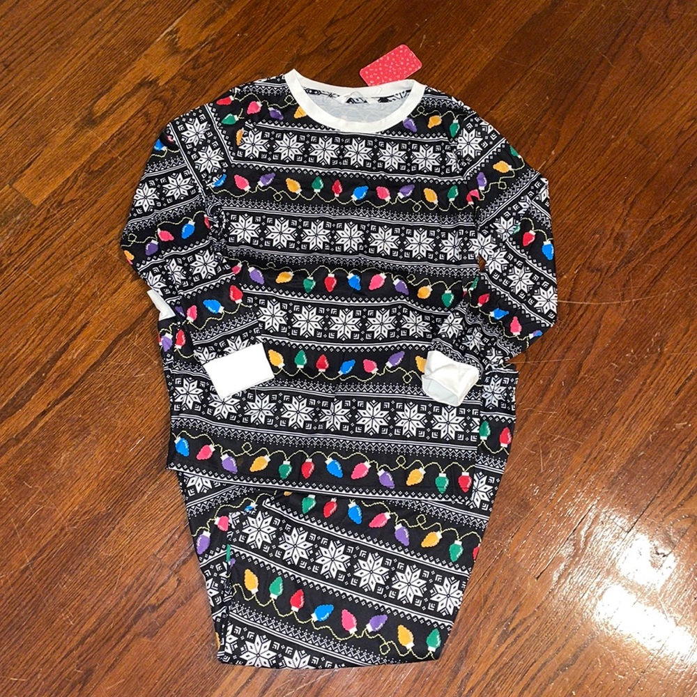 NWT Matching Family Christmas Light Pajama Set Men’s Size Medium